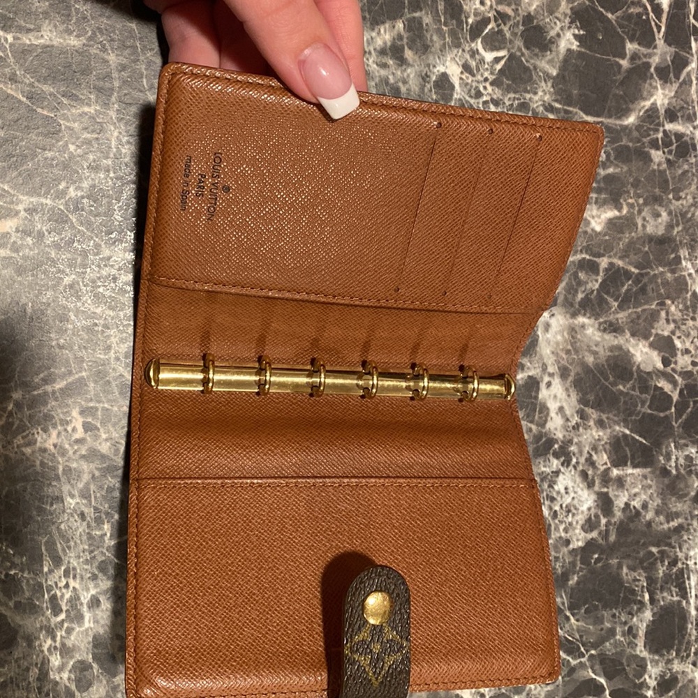 Louis Vuitton Cover Planner - Picture 3 of 8
